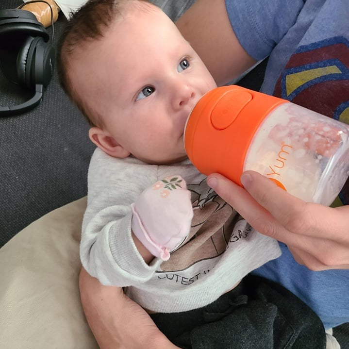 Feeding Baby with PopYum Bottle With Only One Hand